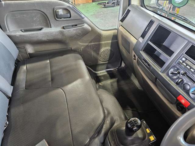 Isuzu Elf 8