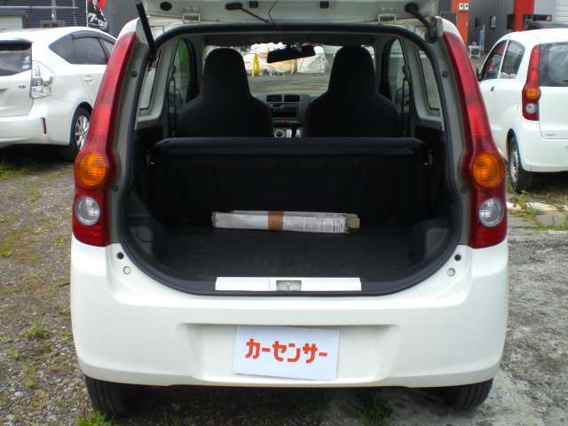 Daihatsu Mira 11