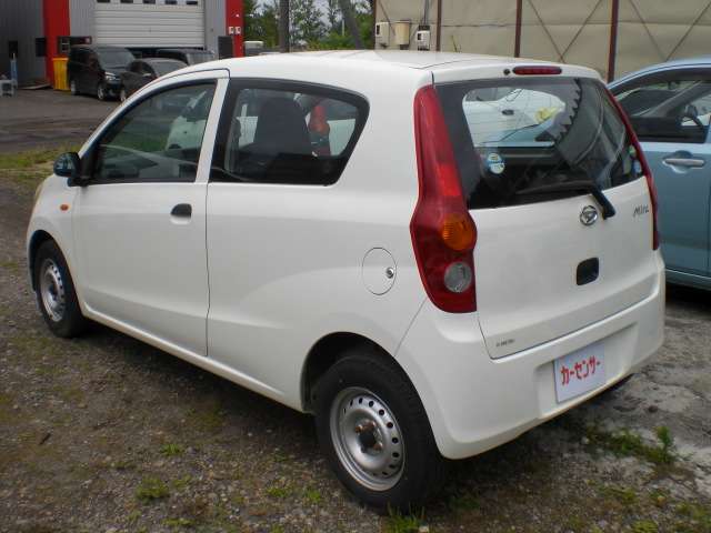 Daihatsu Mira 5