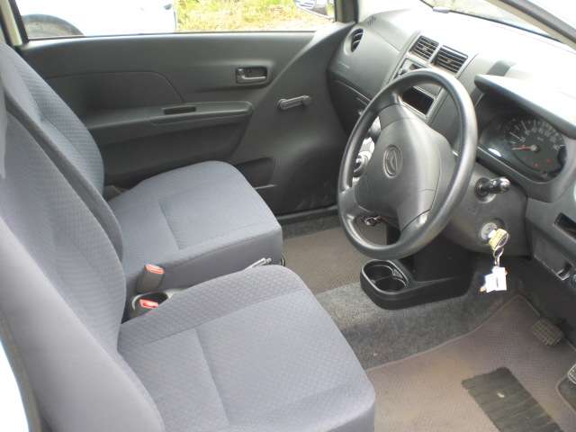 Daihatsu Mira 8