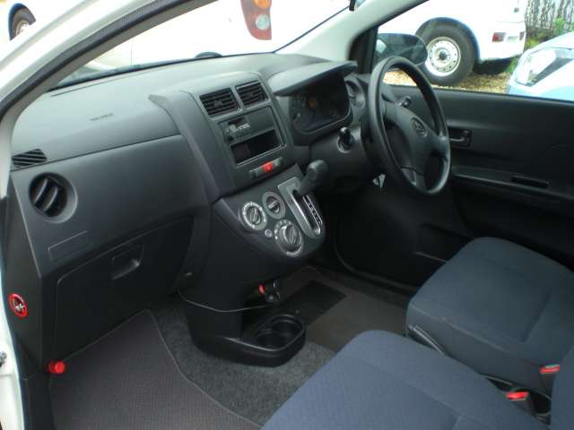 Daihatsu Mira 9