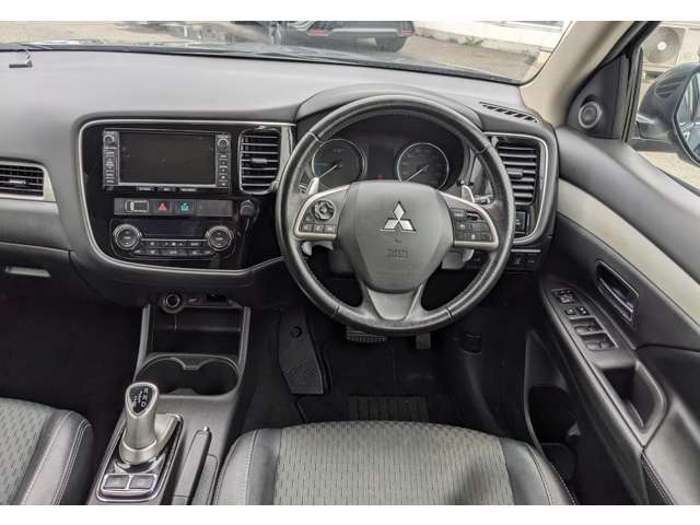 Mitsubishi Outlander PHEV 10