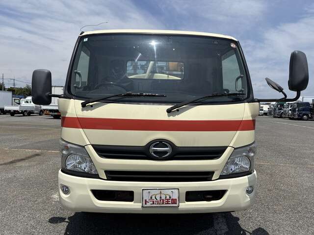 Hino Dutro 3