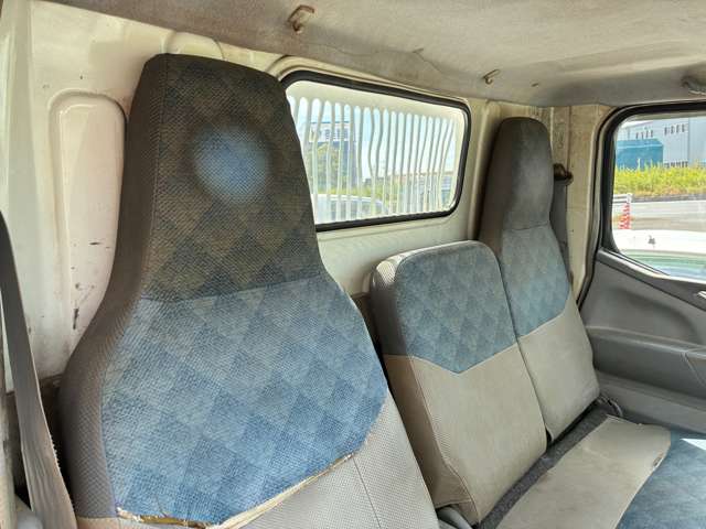 Mitsubishi Fuso Canter 9
