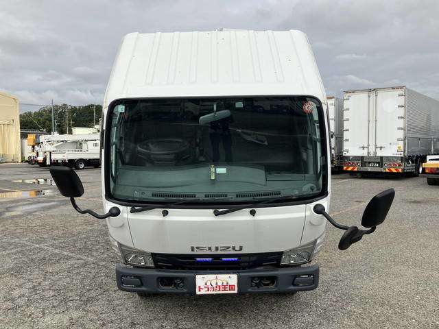 Isuzu Elf 7