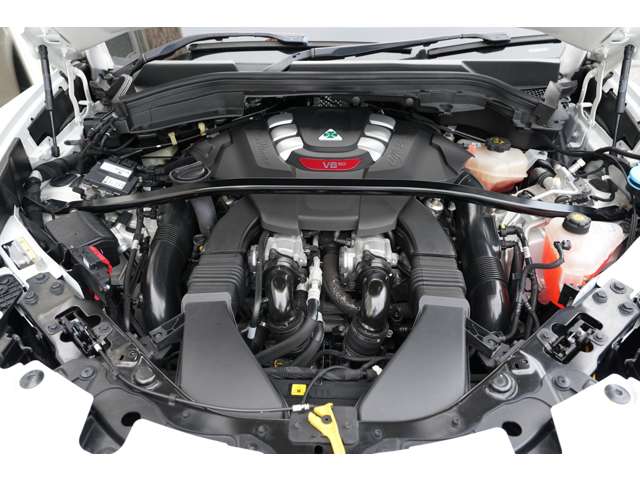 Alfa Romeo Stelvio 10