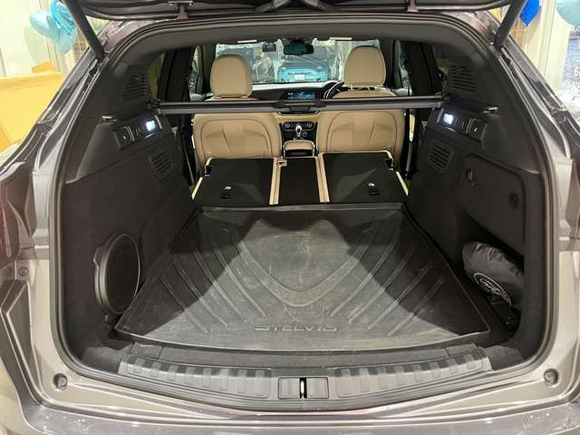 Alfa Romeo Stelvio 12