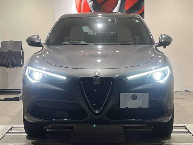 Alfa Romeo Stelvio 5