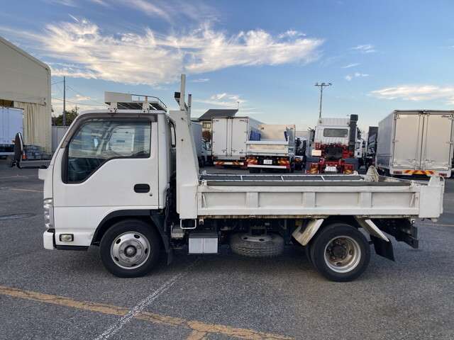 Isuzu Elf 4