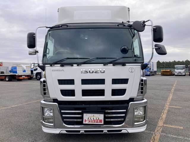 Isuzu Giga 6