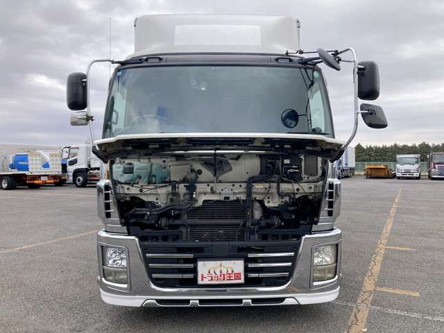 Isuzu Giga 8