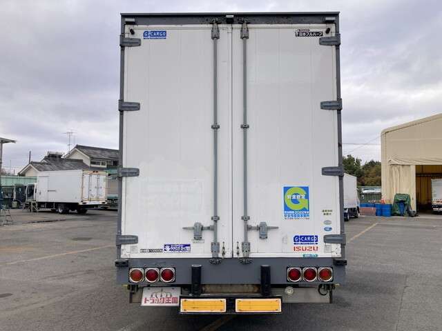 Isuzu Giga 9