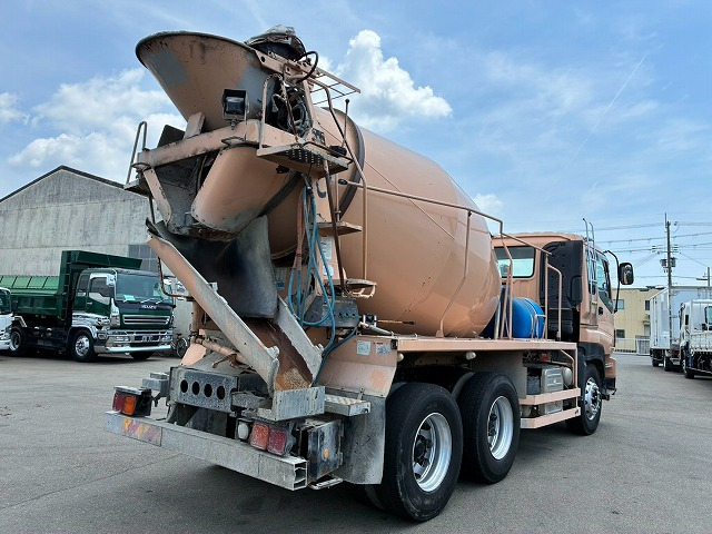 Isuzu Giga 8