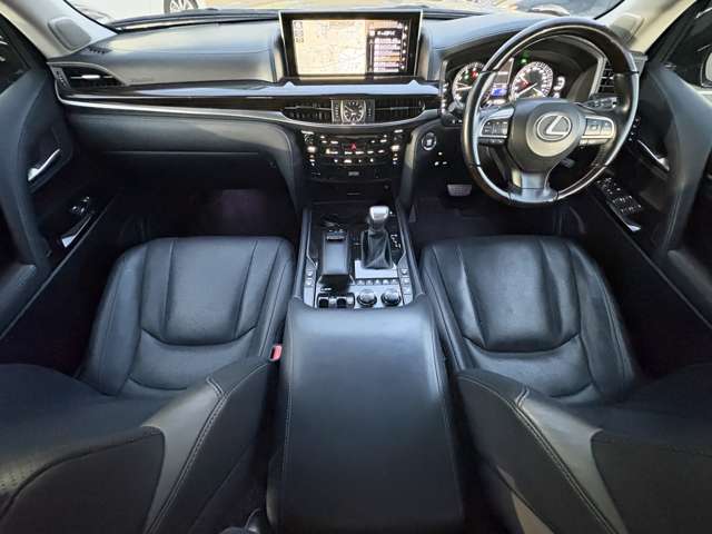 Lexus LX 7