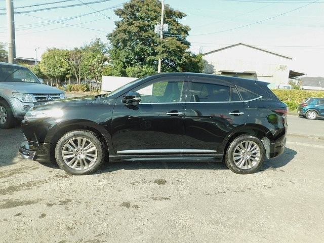 Toyota Harrier 3