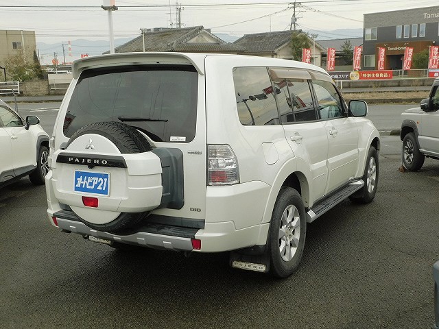 Mitsubishi Pajero 5
