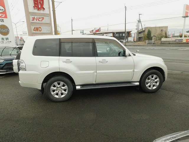 Mitsubishi Pajero 6
