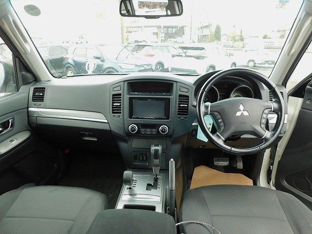 Mitsubishi Pajero 8