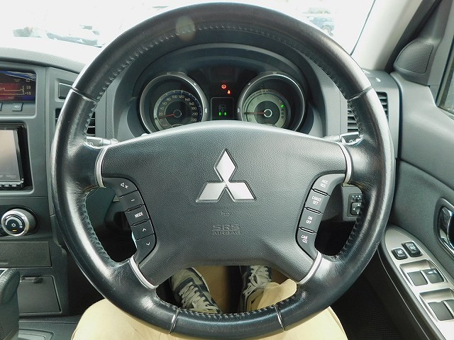 Mitsubishi Pajero 10