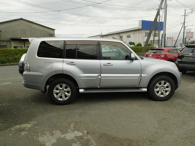 Mitsubishi Pajero 5