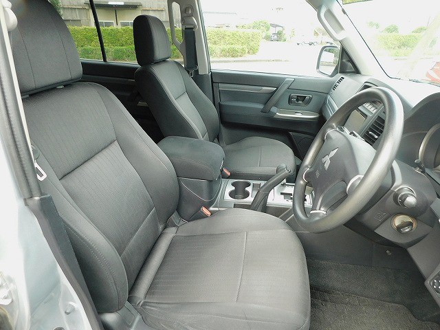 Mitsubishi Pajero 8