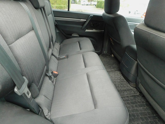 Mitsubishi Pajero 9