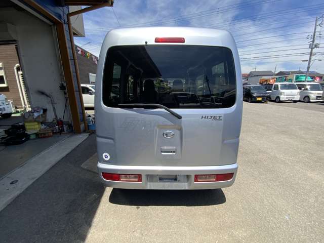 Daihatsu Hijet Cargo 11