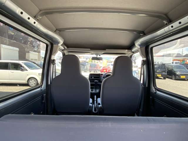 Daihatsu Hijet Cargo 12