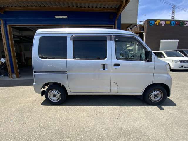 Daihatsu Hijet Cargo 4