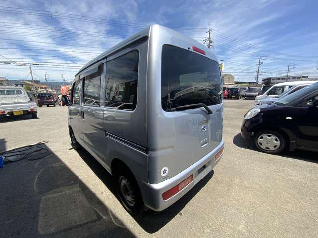 Daihatsu Hijet Cargo 6