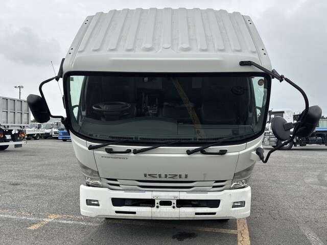 Isuzu Forward 9