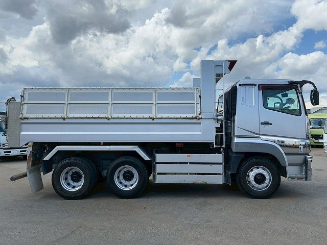 Mitsubishi Fuso Super Great 11