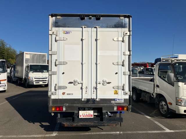 Isuzu Elf 9