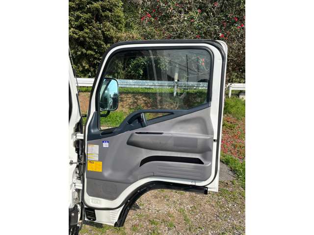 Mitsubishi Fuso Canter 2