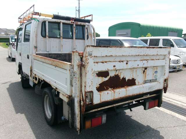 Isuzu Elf 4