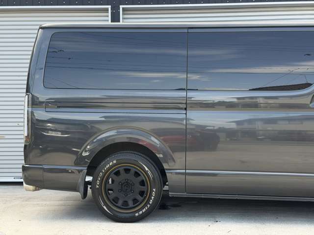 Toyota Hiace Van 12
