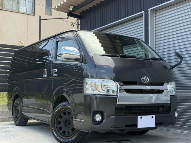 Toyota Hiace Van 4