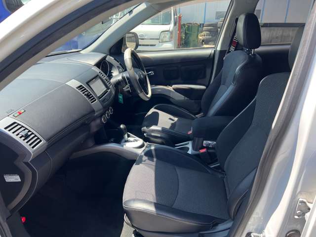 Mitsubishi Outlander 7