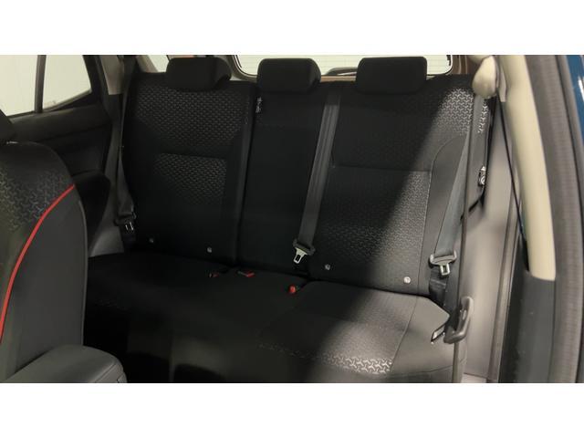 Daihatsu Rocky 12