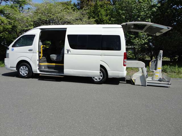 Toyota Hiace Commuter 3
