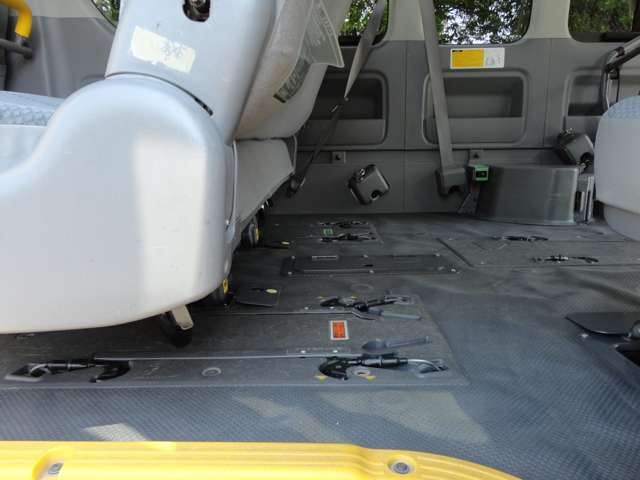 Toyota Hiace Commuter 4