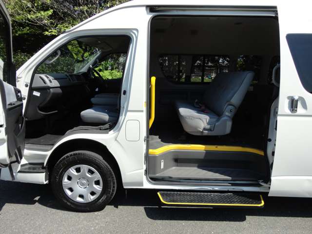 Toyota Hiace Commuter 5