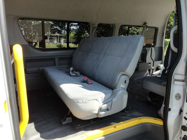Toyota Hiace Commuter 6