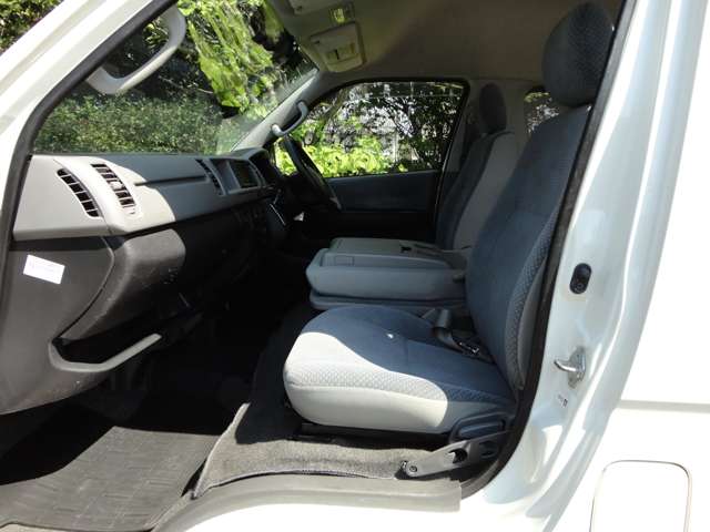 Toyota Hiace Commuter 7
