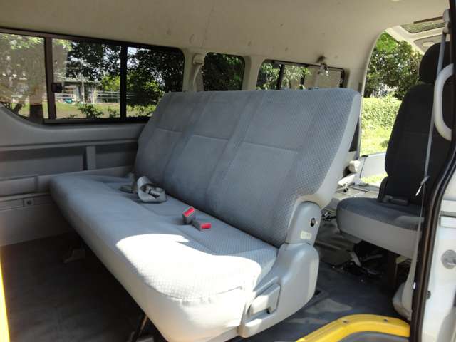 Toyota Hiace Commuter 8
