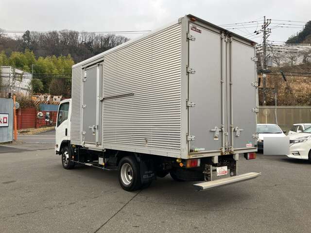 Isuzu Elf 3