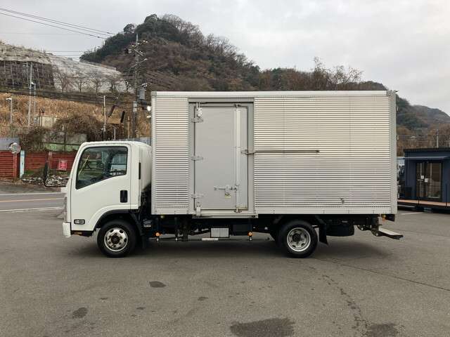 Isuzu Elf 4