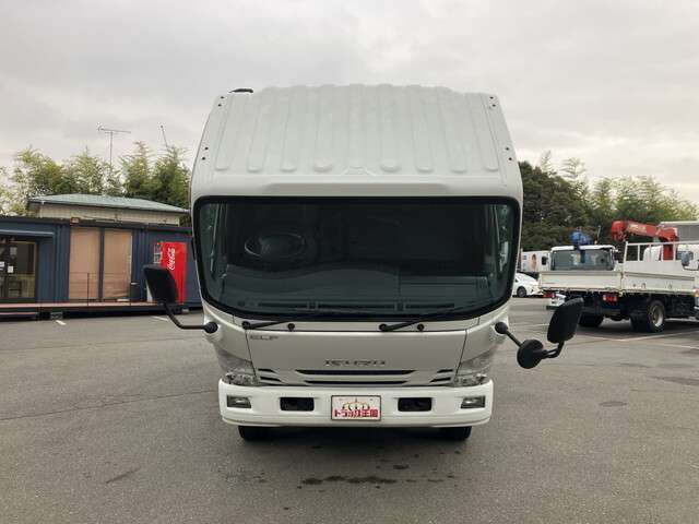 Isuzu Elf 8