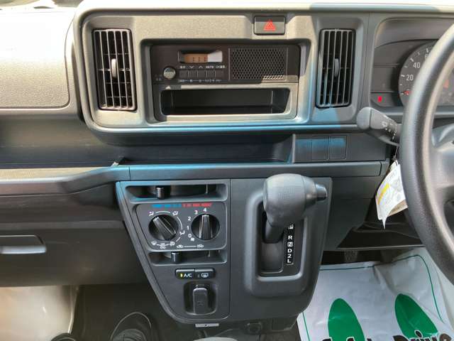Daihatsu Hijet Cargo 3