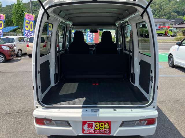 Daihatsu Hijet Cargo 4